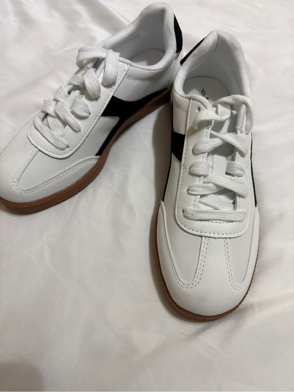 Women White and Black Retro Trainer Sneakers
